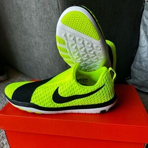 Nike Yellow and Black Sneakers NEVER WORN